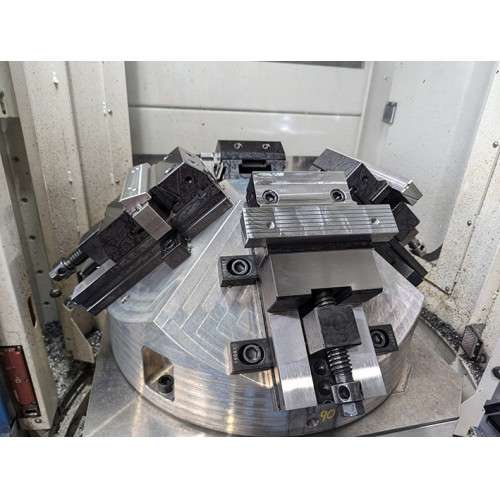 PIRÁMIDE CON 4 MORDAZAS